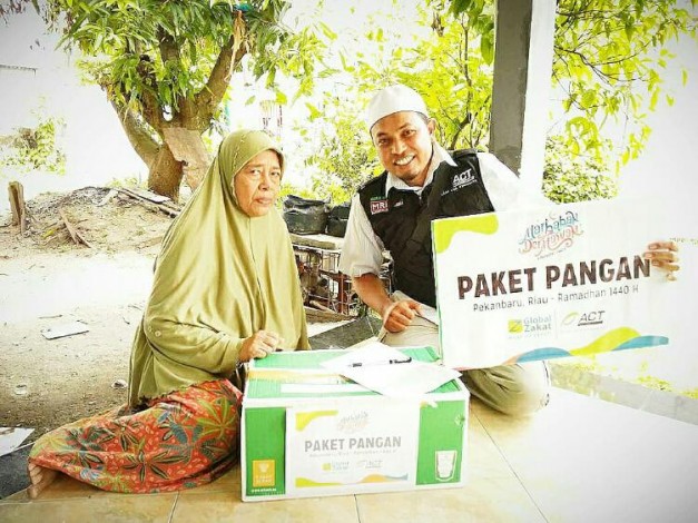 ACT Riau Distribusikan Paket Pangan untuk Warga Jalan Garuda
