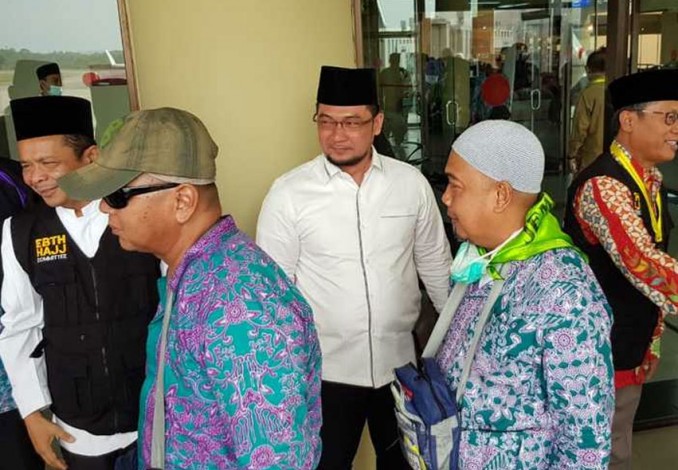 Jemaah Haji Kloter 2 Asal Riau Tiba di Embarkasi Batam Hari Ini