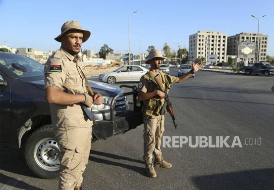 Massa Bakar Kediaman Perdana Menteri, Marah Atas Pertemuan Menlu Libya-Israel