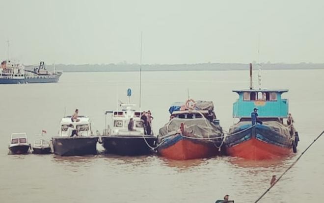 Polair Polda Riau Amankan 2 Kapal Pengangkut Sembako