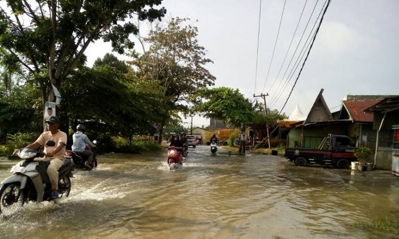 Gubernur Syamsuar Sebut Banjir di Pekanbaru sudah Berkurang, Tapi Belum Selesai