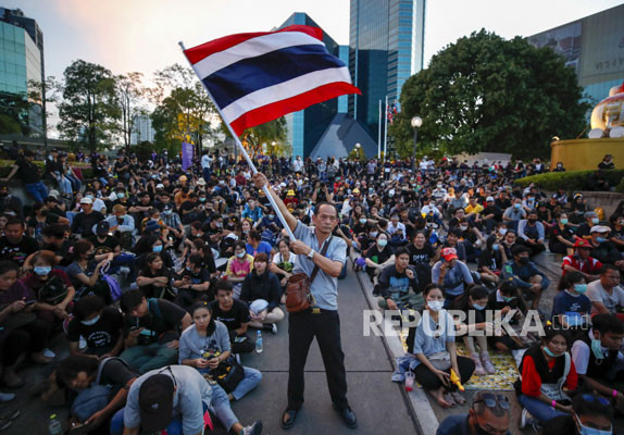 Pengunjuk Rasa Thailand Bergerak ke Pinggir Bangkok