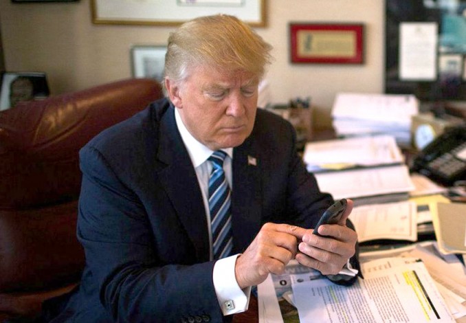 Ternyata Trump Punya Kebiasaan Main Twitter di Tempat Tidur