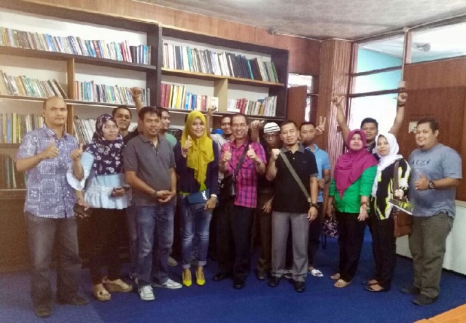 Humas dan Wartawan Kuansing Berkunjung ke Kantor Harian Singgalang Padang