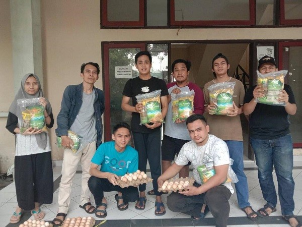 Mahasiswa Riau Terima Bantuan Sembako dari Anggota DPRD DKI Jakarta