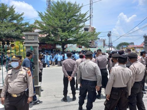Syafri Harto Divonis Bebas, Mahasiswa Padati PN Pekanbaru, Polisi Berjaga-jaga