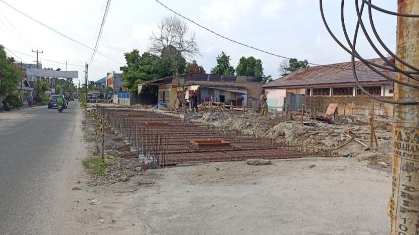 Penutupan Parit Jalan Pembangunan oleh Oknum Pengusaha, Pengamat: Satpol PP Pekanbaru Jangan Tebang Pilih