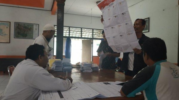 Pemprov Riau Santuni Petugas Pemilu yang Meninggal Dunia Rp15 Juta