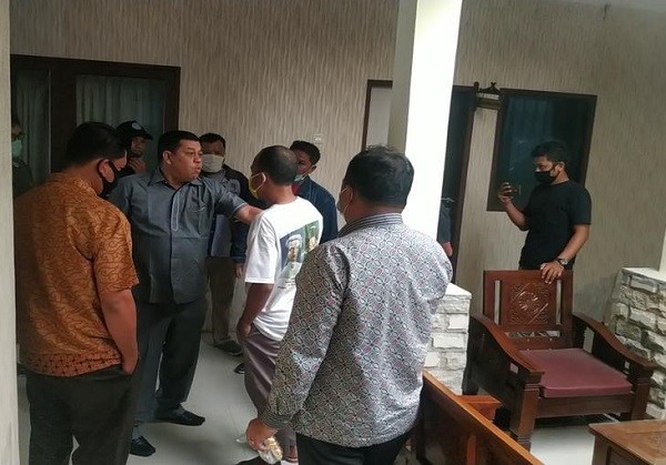 Tersinggung Diberi Sembako, Wakil Ketua DPRD Rohul Adu Mulut dengan Aktivis
