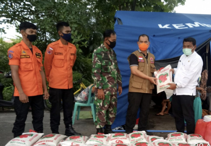 BPBD Riau Distribusikan Bantuan Beras 500 Kg untuk Korban Banjir Rumbai 