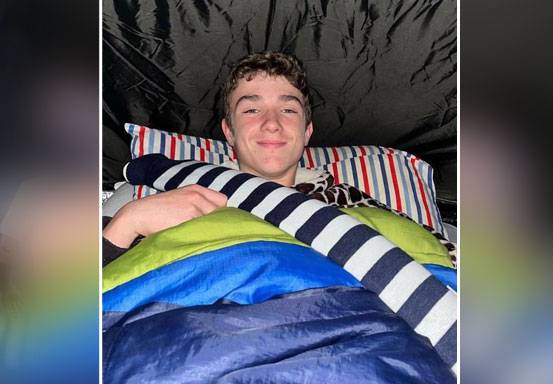 Remaja Inggris yang Tidur di Tenda Selama 3 Tahun Diundang ke Penobatan Raja Charles III