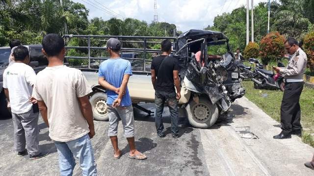 Kecelakaan Truk Fuso Vs L300 di Lintas Timur, Mata Supir Pecah