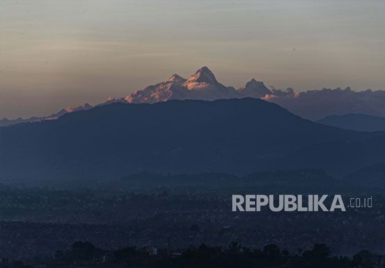 Pesawat Berisi 22 Orang Hilang di Pegunungan Nepal