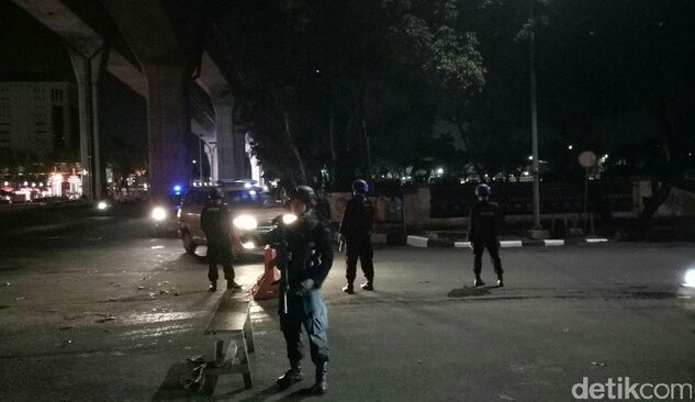 Polisi Ditusuk di Dalam Masjid Jakarta