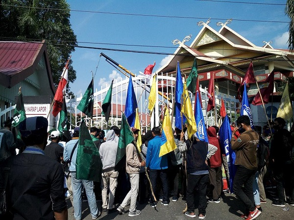 Tolak Omnibus Law, Cipayung Plus Pekanbaru Demo di DPRD Riau