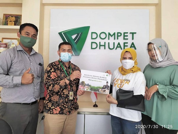 Pesonna Hotel Pekanbaru Serahkan Hewan Kurban Melalui Dompet Dhuafa