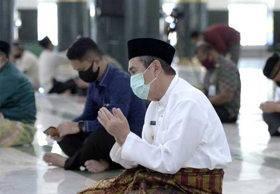 Agar tak Berdesakan, Menurut Gubri Syamsuar Salat Idul Adha di Masjid Saja