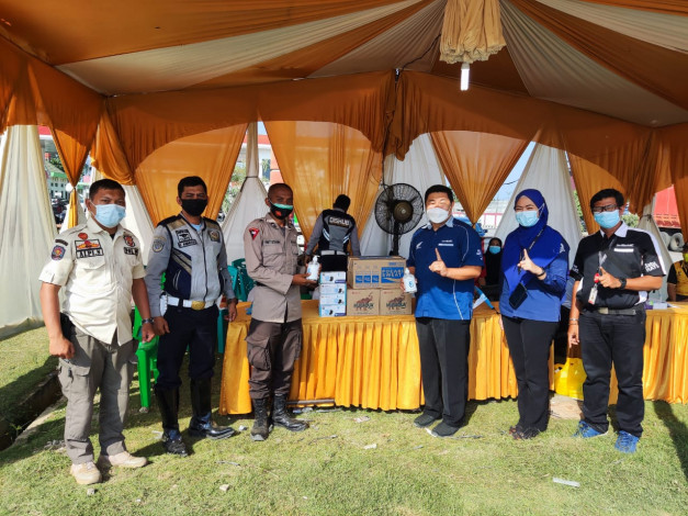 Capella Honda Beri Bantuan Lima Posko Penyekatan PPKM Darurat di Pekanbaru