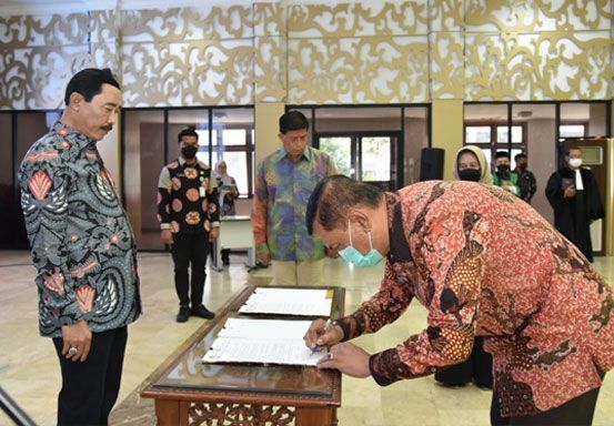Mantan Pejabat Pemko Pekanbaru Azharisman Rozie Dilantik sebagai Direktur IPDN Kalimantan Barat