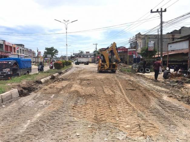 Pasca Truk Terbalik, Pemprov Riau Perbaiki Jalan di Ujung Batu