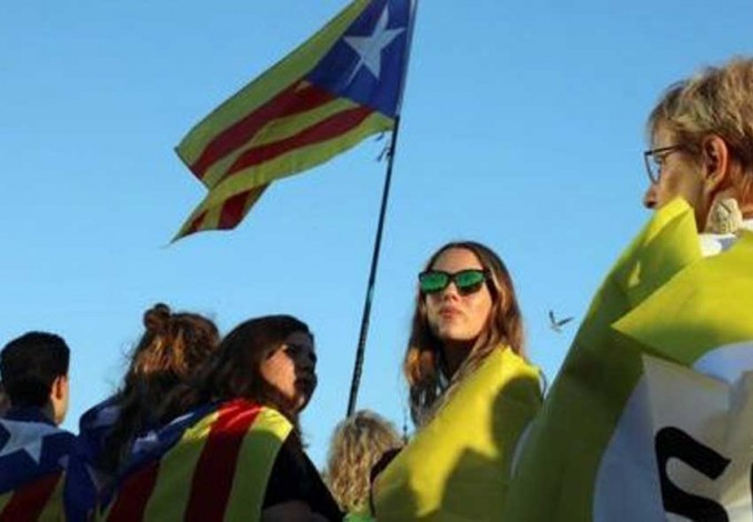 Jelang Referendum Kemerdekaan Catalunya, Ratusan Ribu Orang Turun Ke Jalan
