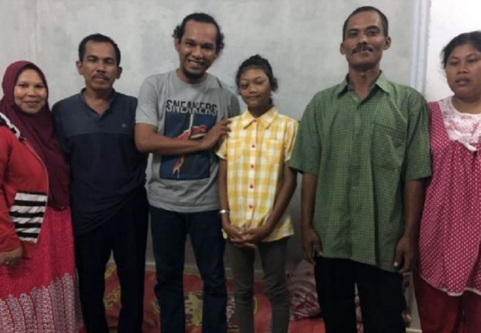 Sahabat Mafirion Jenguk Rianjuniarna, Siswi SDN 025 Rengat yang Menderita Tumor Mata