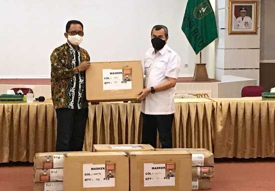 RAPP Serahkan 100 Ribu Masker Berbahan Viscose ke Pemprov Riau