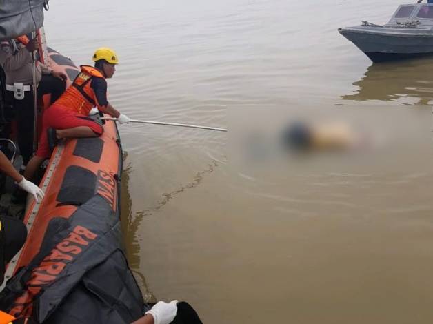ABK Kapal yang Terjun ke Sungai saat Diperiksa Petugas Bea Cukai Ditemukan Tewas Mengapung