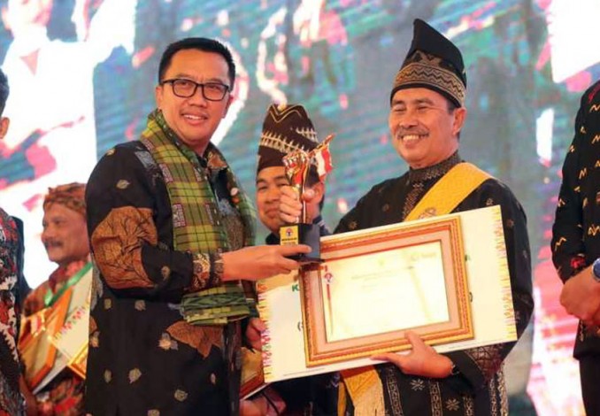 Kabupaten Siak Terima Anugerah Kabupaten Layak Pemuda 2018