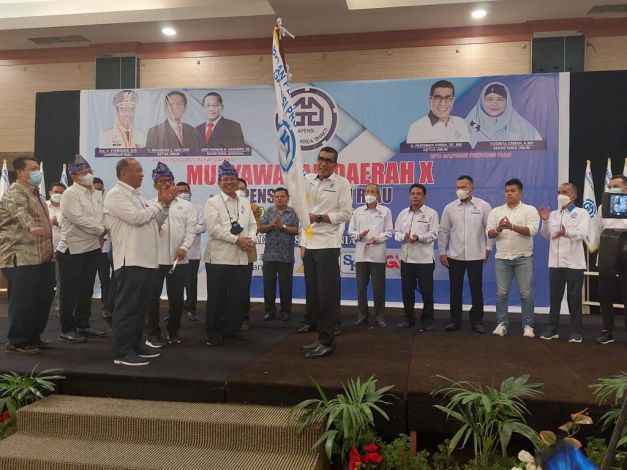 Parisman Ihwan Kembali Jabat Ketua Gapensi Riau