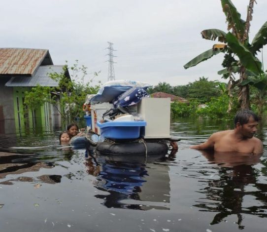 2.000 Bungkus Nasi Disalurkan untuk 738 KK yang Terkena Banjir Dumai Selatan