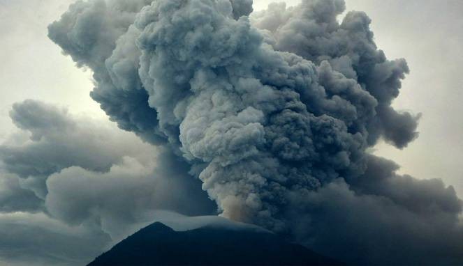 Hati-hati, Gunung Agung Semburkan Gas Mematikan S02