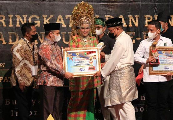 PKS Kembali Raih Terbaik Pertama Anugerah KI Riau Award 2021