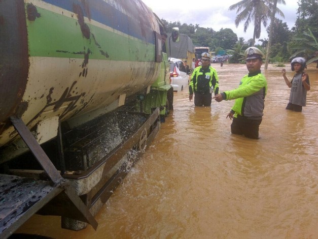 Jalan Sumbar-Riau Sudah Dapat Dilalui Pascabanjir