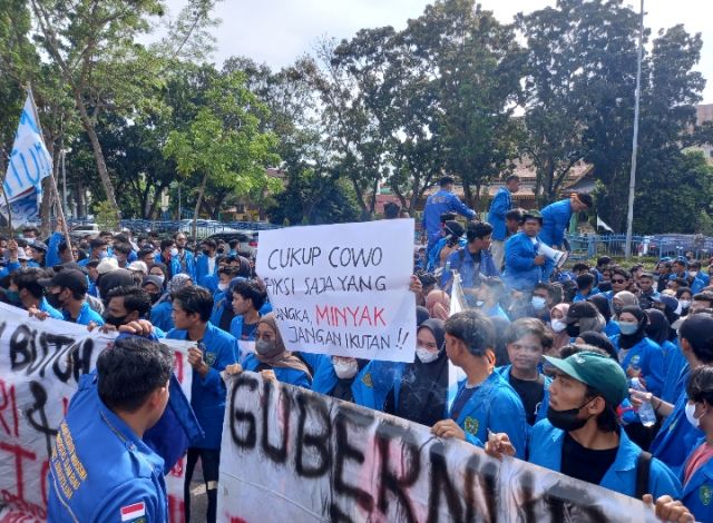 Mahasiswa UIR Sebut Gubernur dan Wagubri Gagal Atasi Permasalahan di Riau