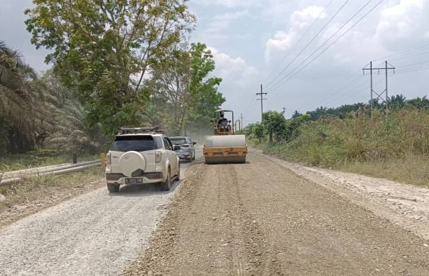 Jelang Mudik Lebaran, Ruas Jalan Provinsi di Kuansing-Kampar Dibenahi