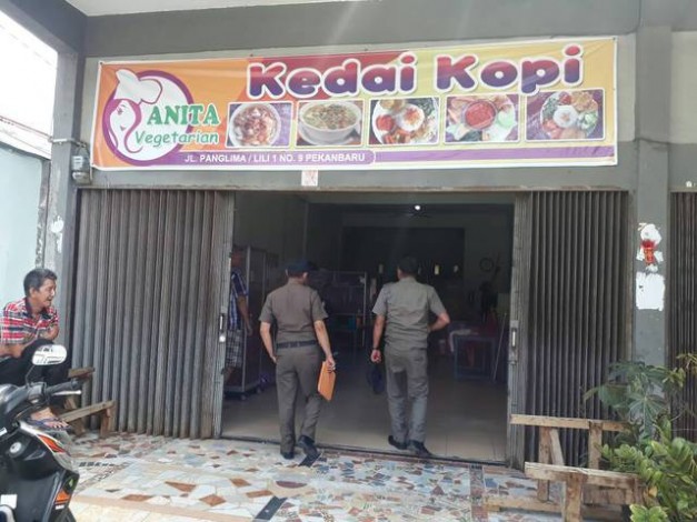 Duh, Meski Bulan Puasa, Ada ASN Pemprov Riau Nongkrong di Kedai Kopi