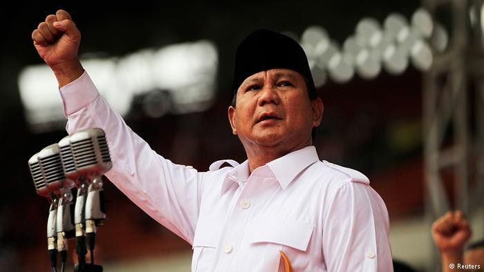 Prabowo Instruksikan Kader Gerindra Lindungi Neno Warisman