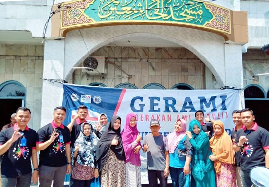 Gratis, Gerami Gencar Bersihkan Masjid di Pekanbaru