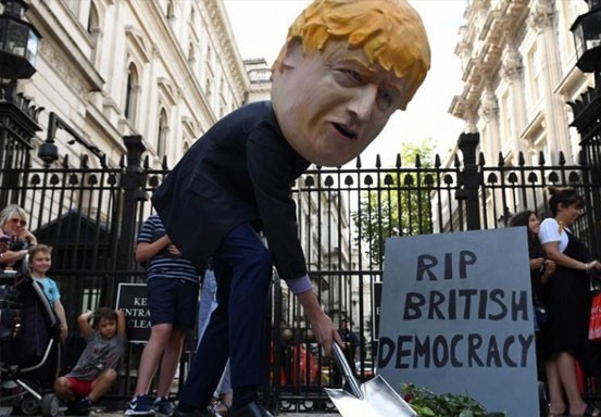Paksa Parlemen Reses Panjang, PM Inggris Boris Johnson Disebut Diktator