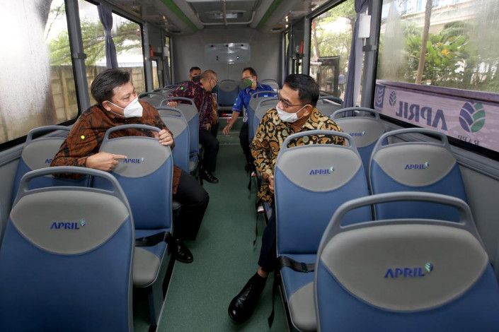 Dukung Pemerintah Pangkas Emisi, Grup APRIL Operasikan Bus Listrik