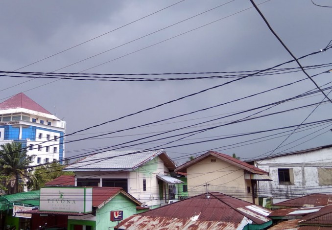 Hujan Lebat Disertai Petir dan Angin Kencang akan Guyur Riau