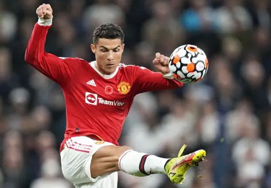Cristiano Ronaldo Cetak Gol Indah, Manchester United Berpesta di Markas Tottenham